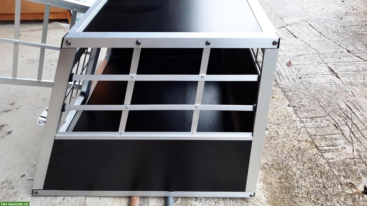 Bild 2: Praktische Hundetransportbox für kleinere Hunde