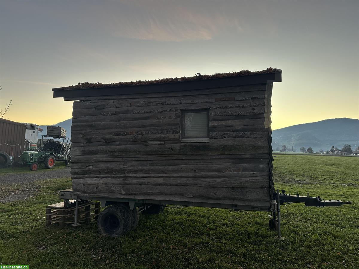 Gedeckter Holzwagen für Traktor zu verkaufen