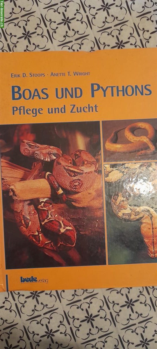 Diverse Tierratgeber über Schlangen, Frösche, Phasmiden